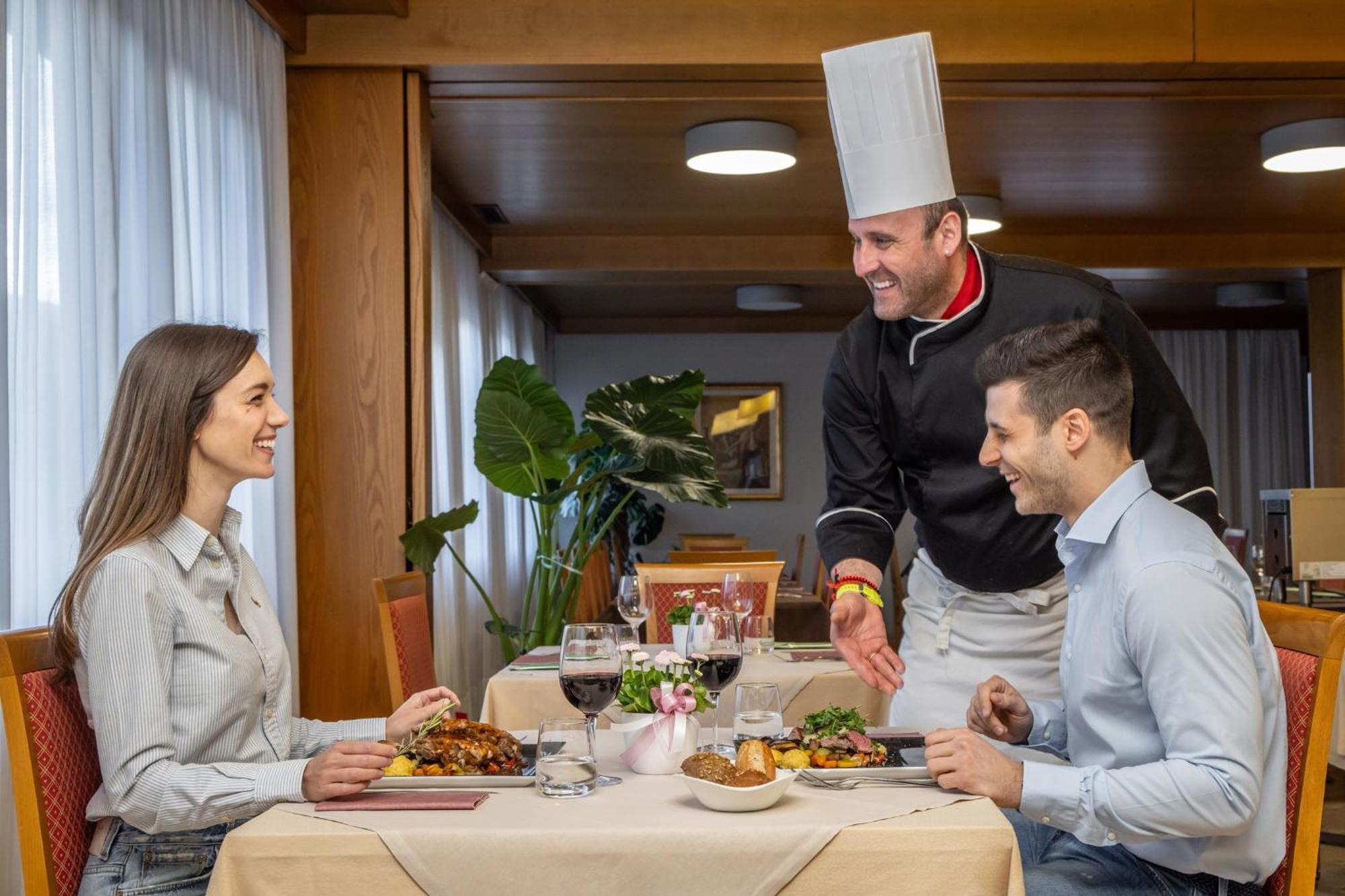 Albergo Tuenno Zewnętrze zdjęcie